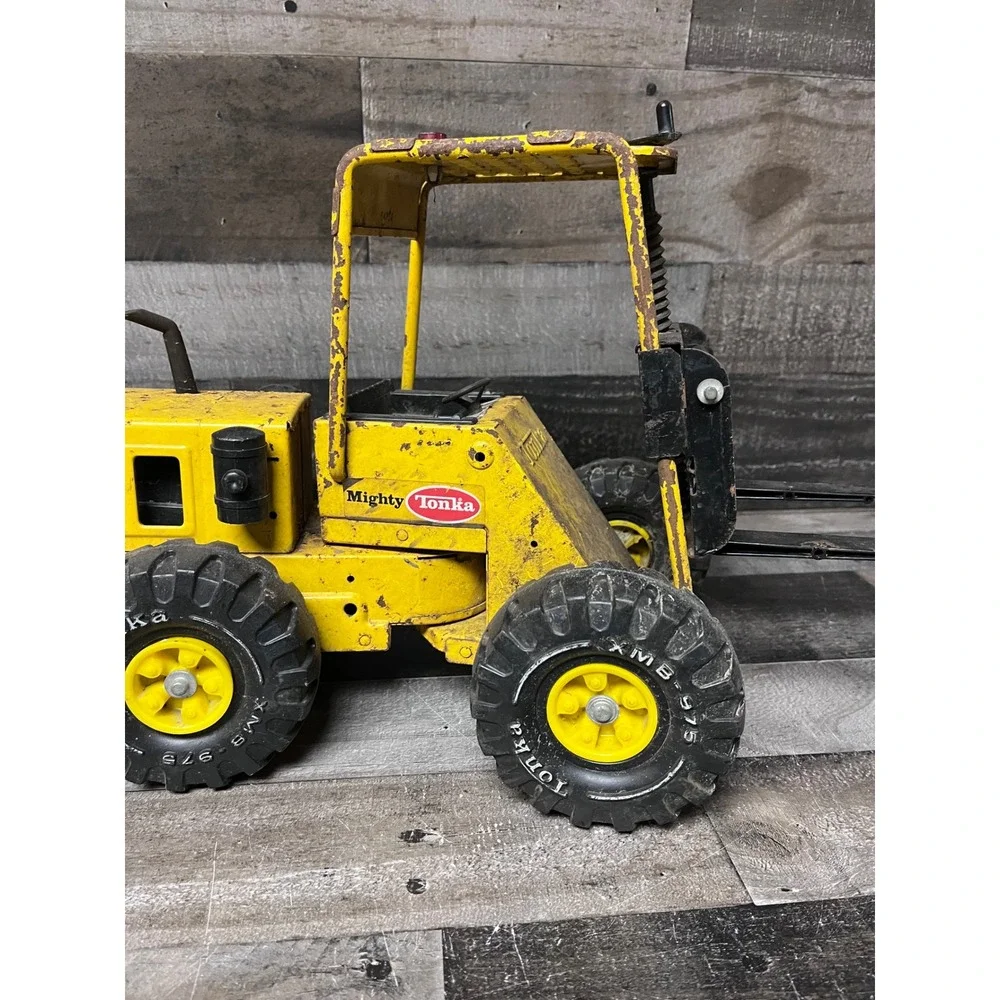 Vintage Tonka Mighty Forklift Pressed Steel Toy Construction Vehicle Yellow